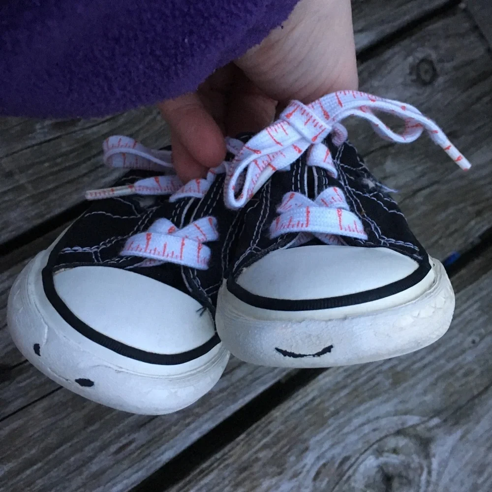 - Converse Sz 6 New Ruler Shoelace One-Star Toddler Sneakers! GUC!