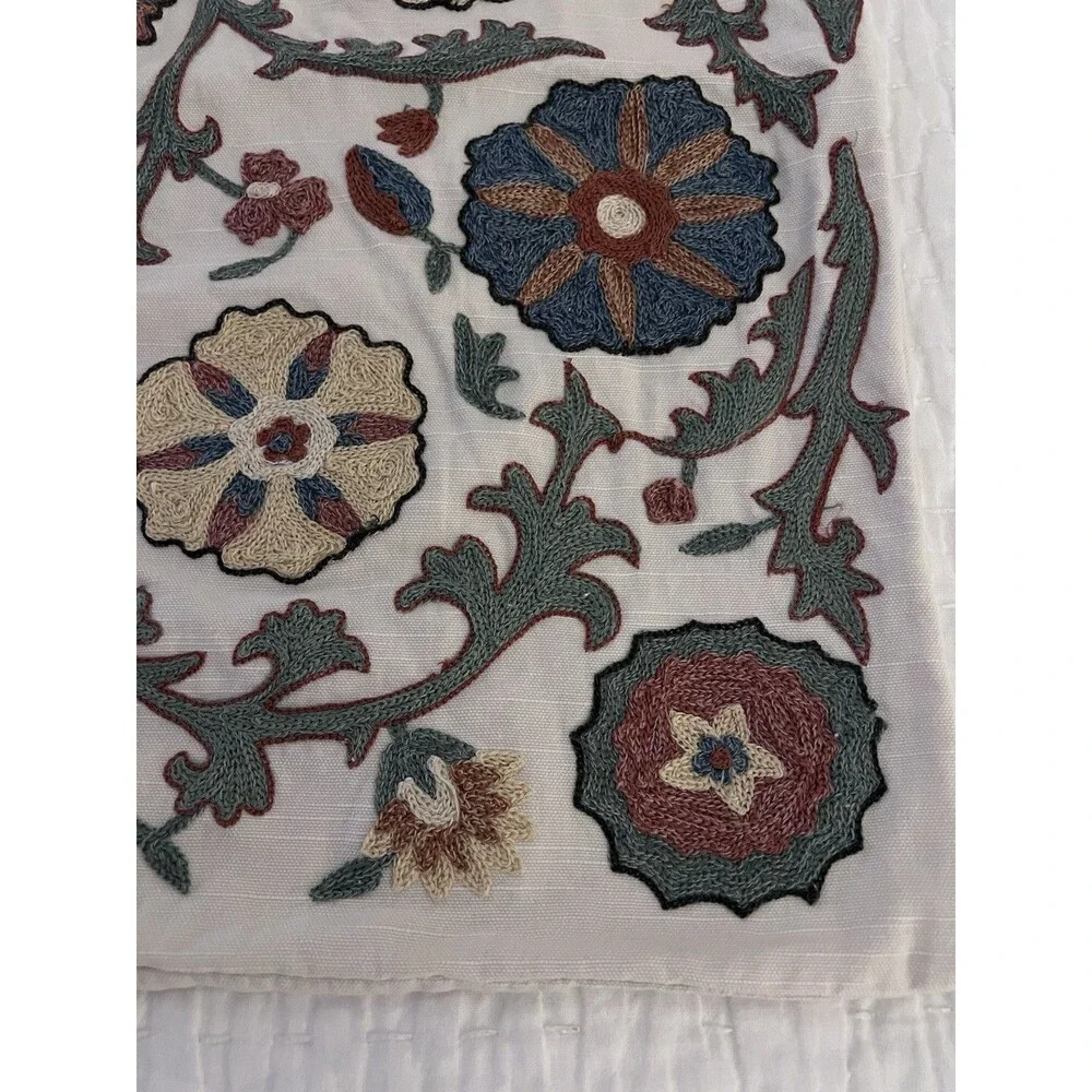 Pottery Barn Penelope Embroidered Pillow Cover 22”x22” EUC 100% Cotton