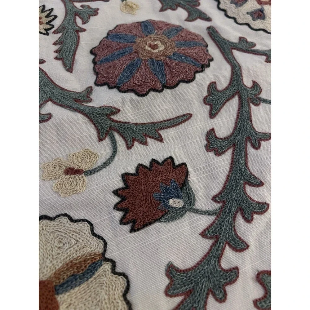 Pottery Barn Penelope Embroidered Pillow Cover 22”x22” EUC 100% Cotton