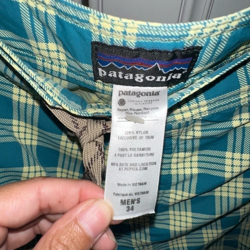 Patagonia Worn Wear Wavefarer men’s board shorts size 34