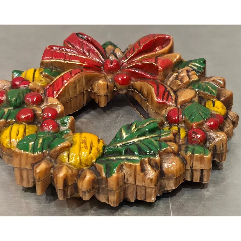 Vintage Reading and Company Christmas Wreath Ornament Holiday Decor plastic‎