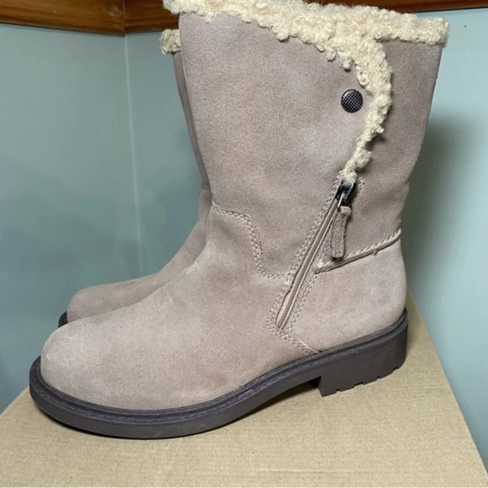 Clarks lined suede