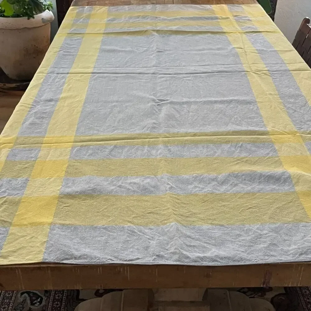 Unbranded this tablecloth