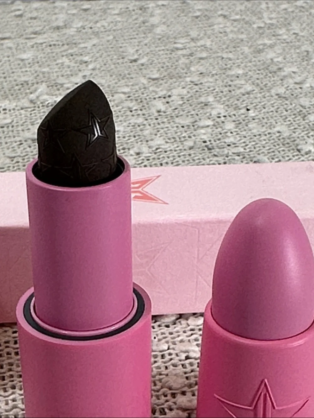 Jeffree Star Cosmetics Velvet Trap LipstickGrave Digger