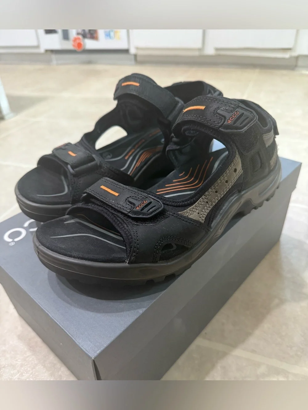 Ecco 🤎durable leather