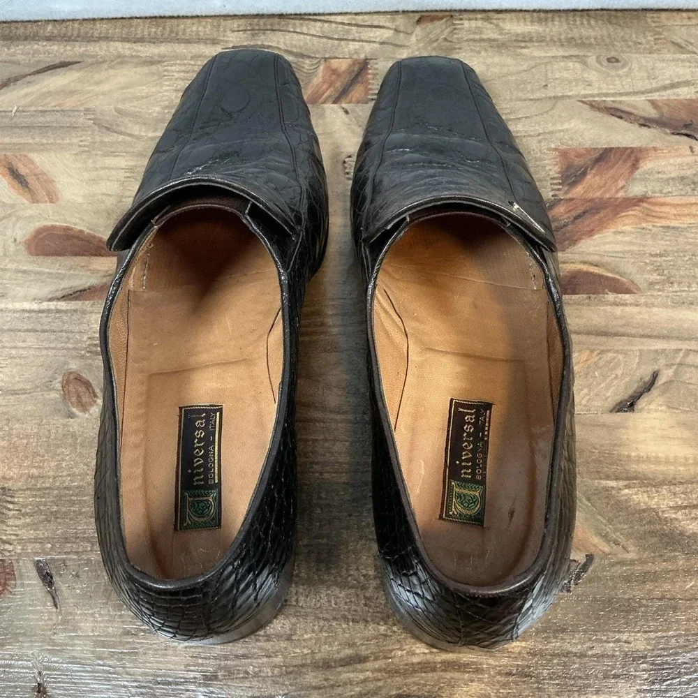 Universal dk brown