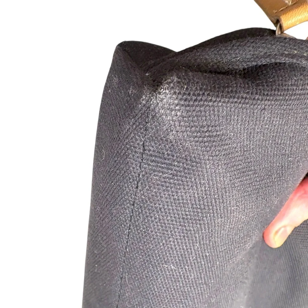 Bellroy scuffs few