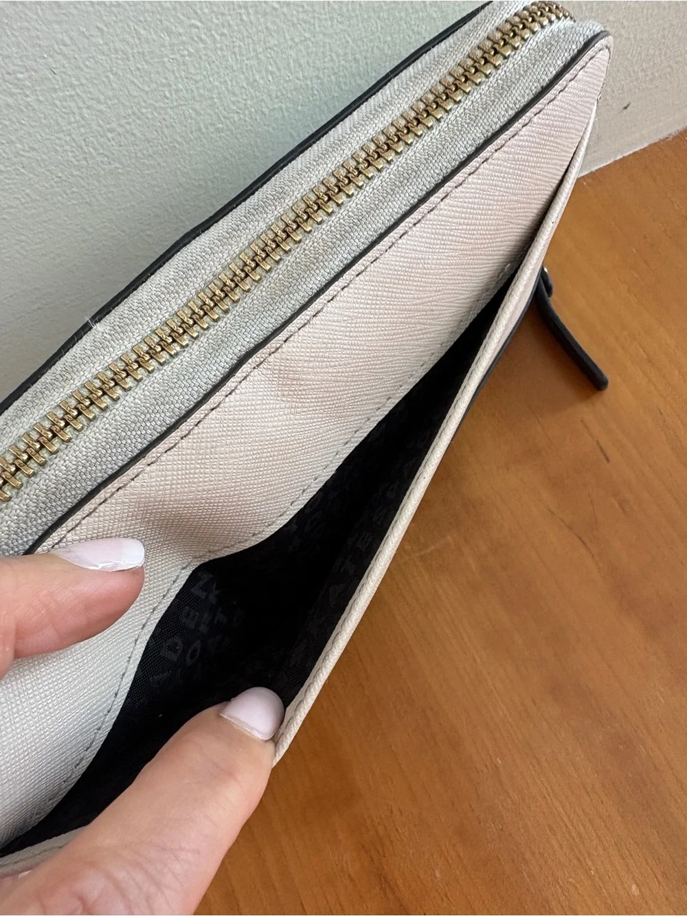 Kate Spade Wallet Beige Black Laurel Way Neda Zip Around Continental WLRU2670