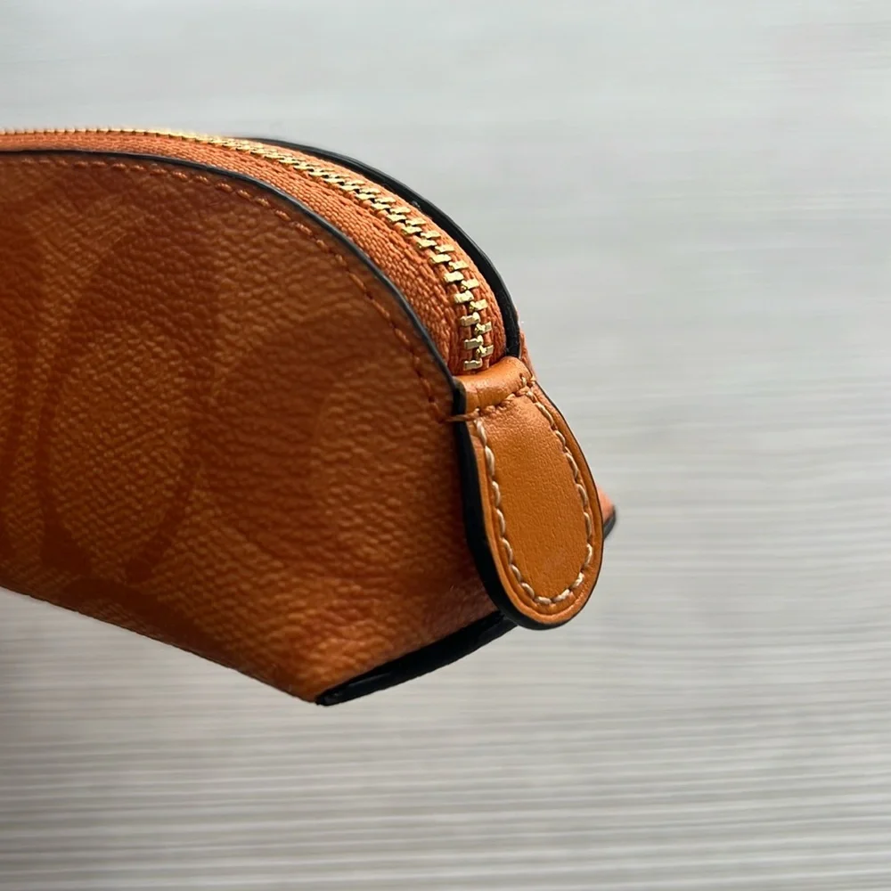 Coach sleek cosmetic