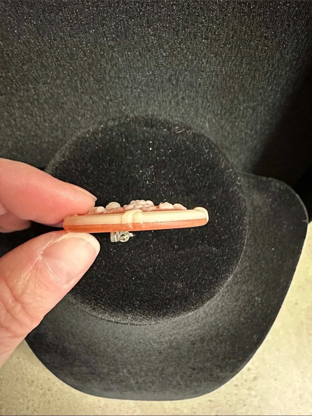 Avon feminine oval