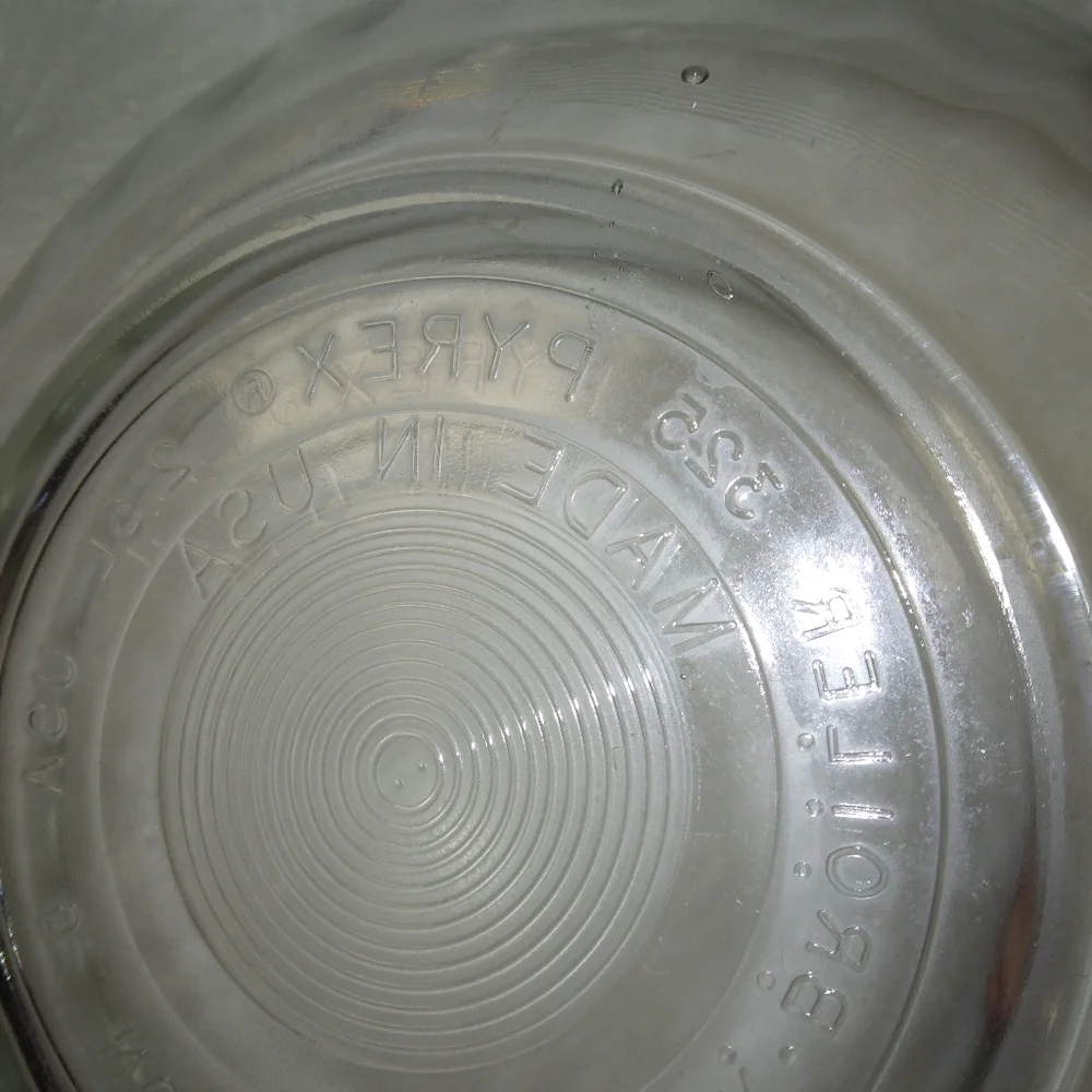 PYREX 325 Clear Scallop Mixing Bowl, 2.5L