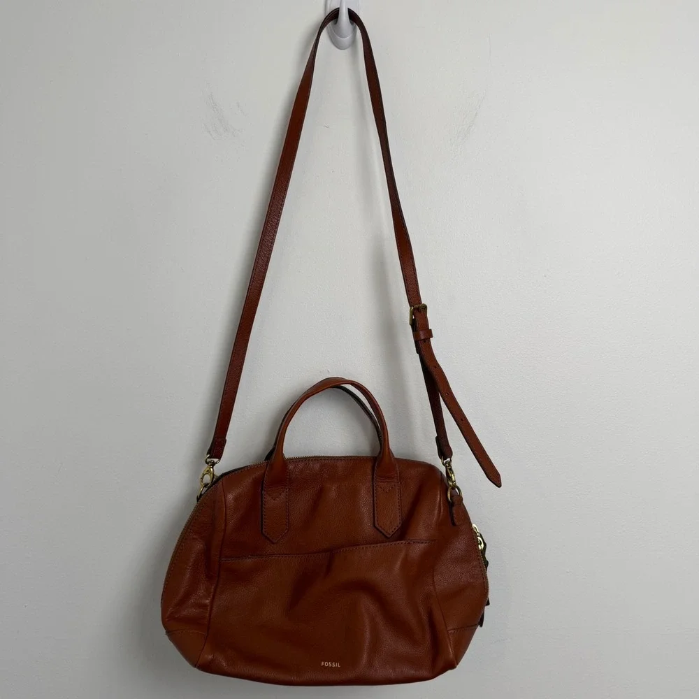 Fossil offers handle
