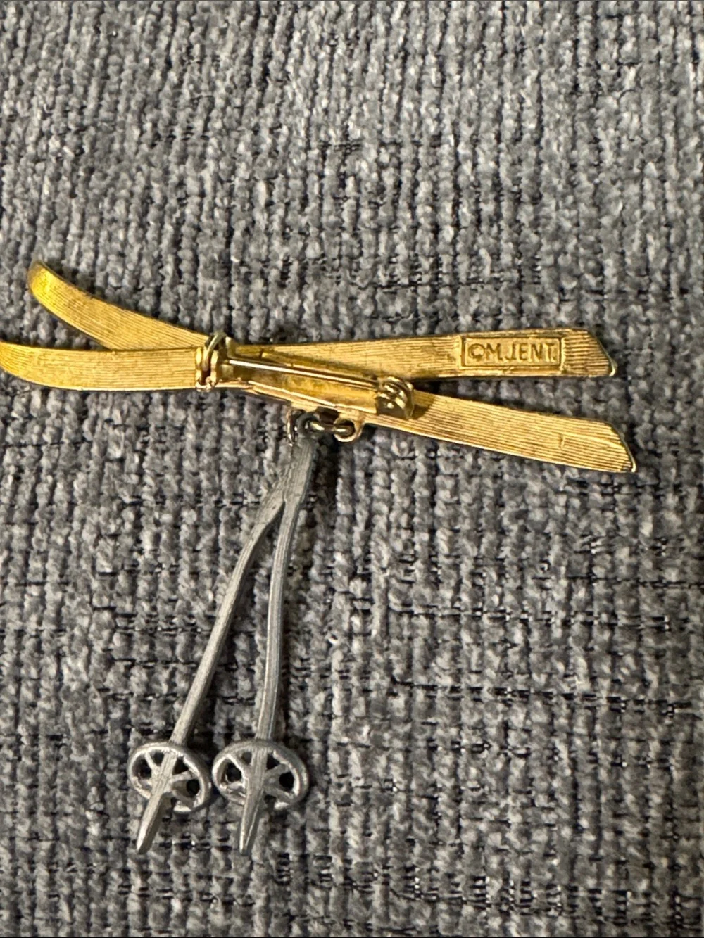 “CM JENT” Vintage Brushed Gold Ski and Pole Brooch Pin - Women Accessories