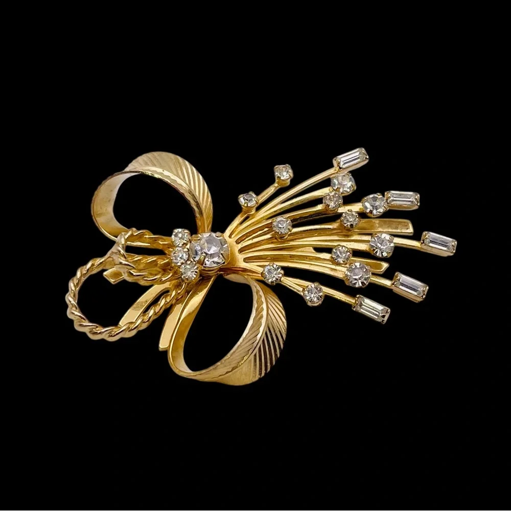 Dazzling Vintage Sarah Coventry Rhinestone Spray and Bow Brooch Estate Piece