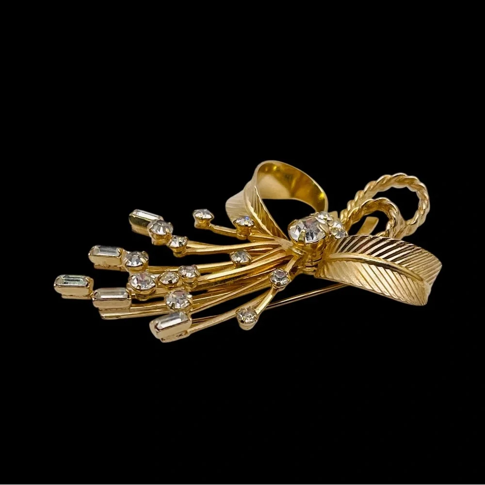 Dazzling Vintage Sarah Coventry Rhinestone Spray and Bow Brooch Estate Piece