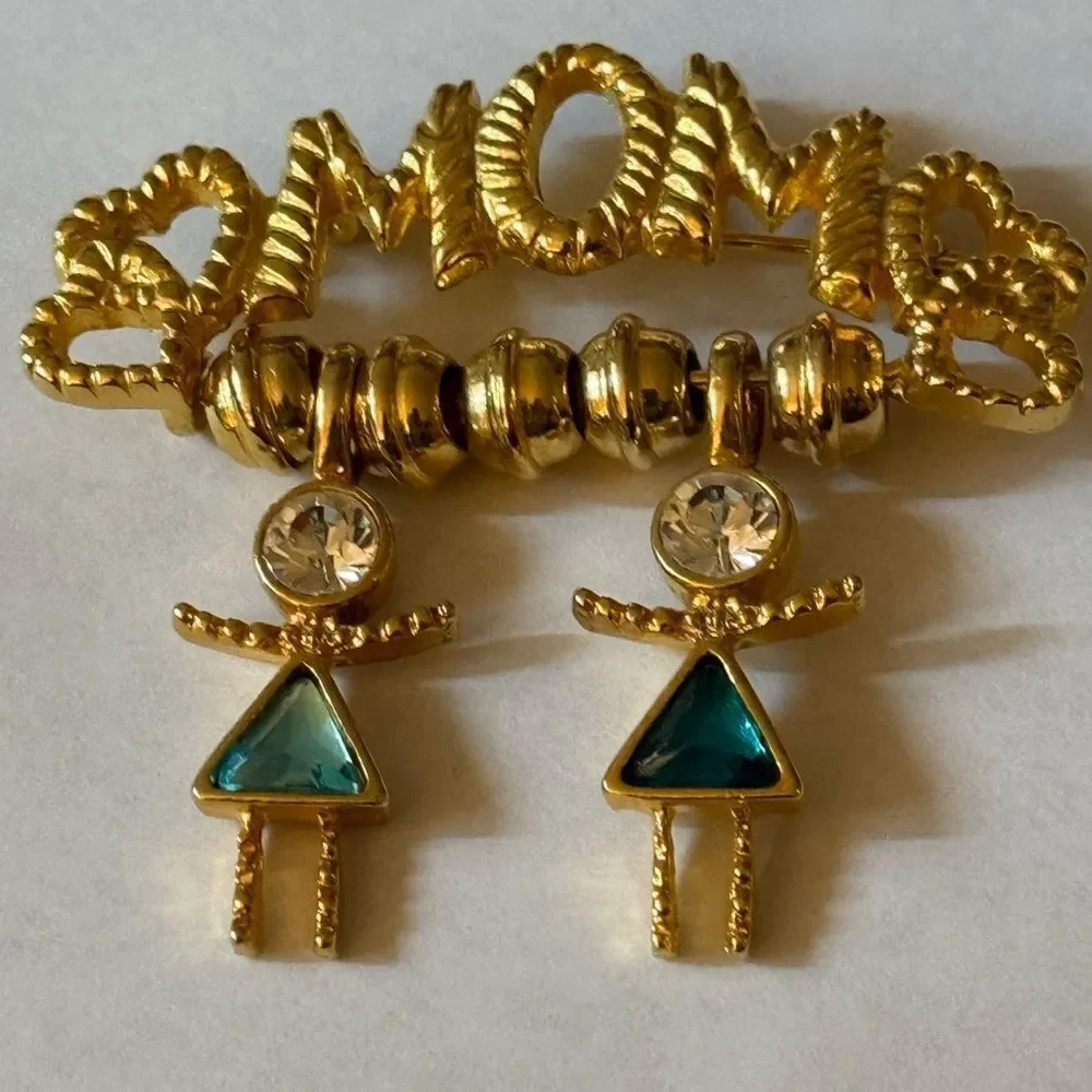 Gold Tone & Crystal MOM Brooch with 2 dangling Children Charms.