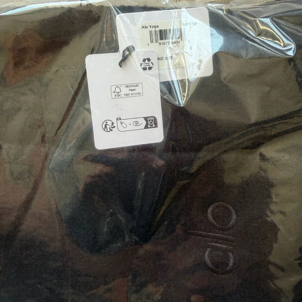 ALO Yoga nwt alo