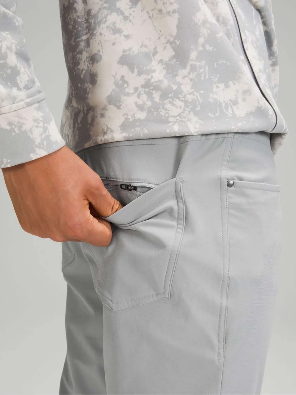 Lululemon Men’s ABC Classic Fit Pant Silverdrop Color Size 34X285 Pockets