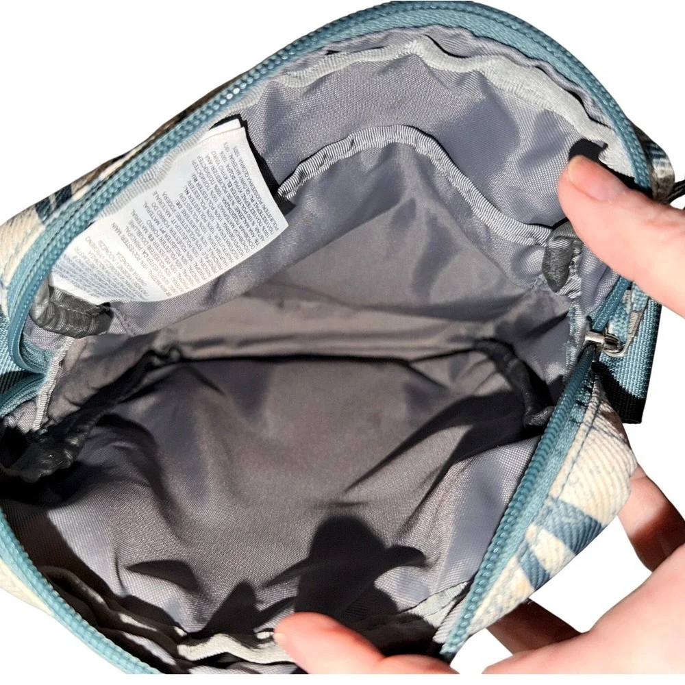 The North‎ Face Bardu Crossbody Bag Blue Graphic Logo Print Small Shoulder Pouch
