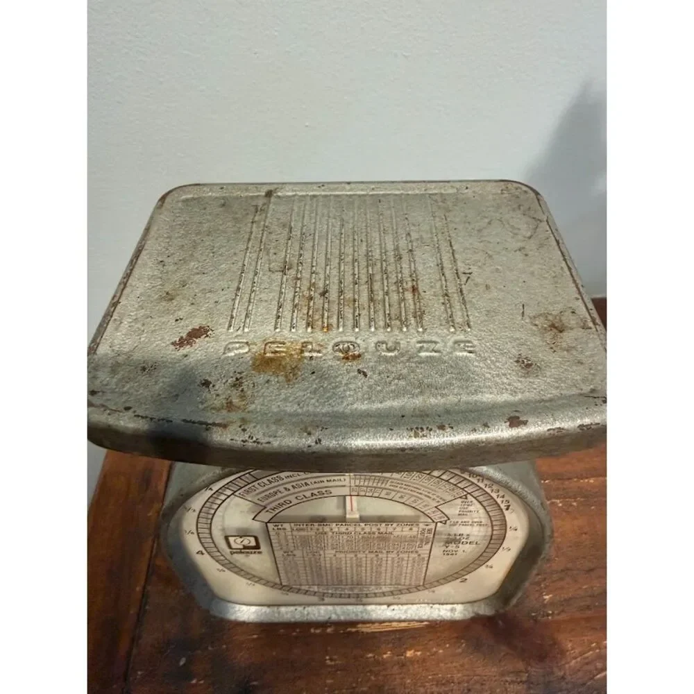 vintage Pelouze mechanical postal scale