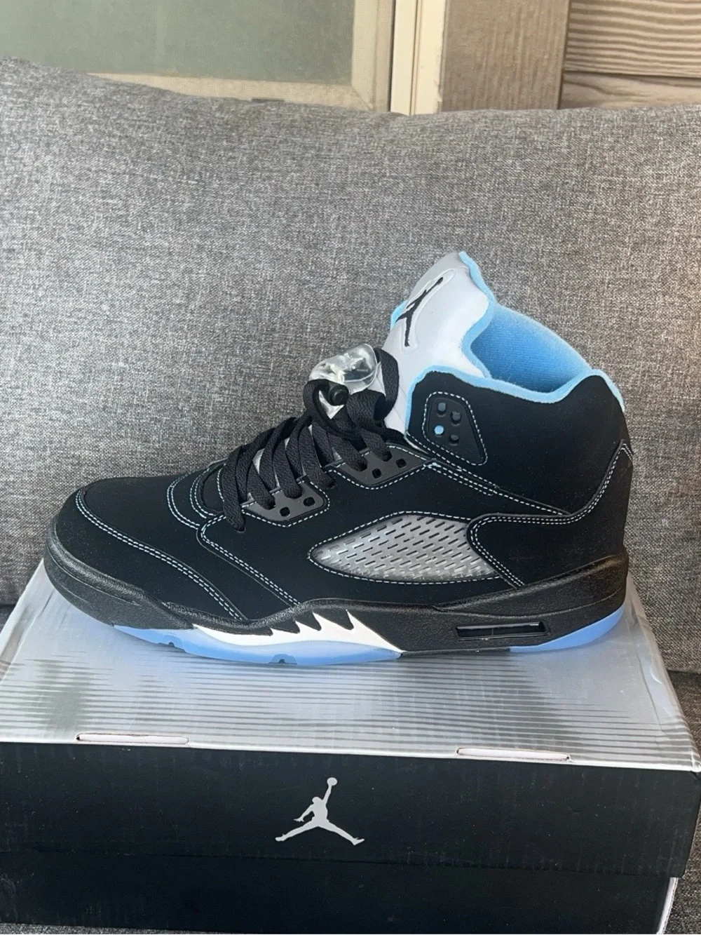 Air Jordan 5 Retro “Black UNC” Men’s Size 10.5 - Excellent Condition w/ Box
