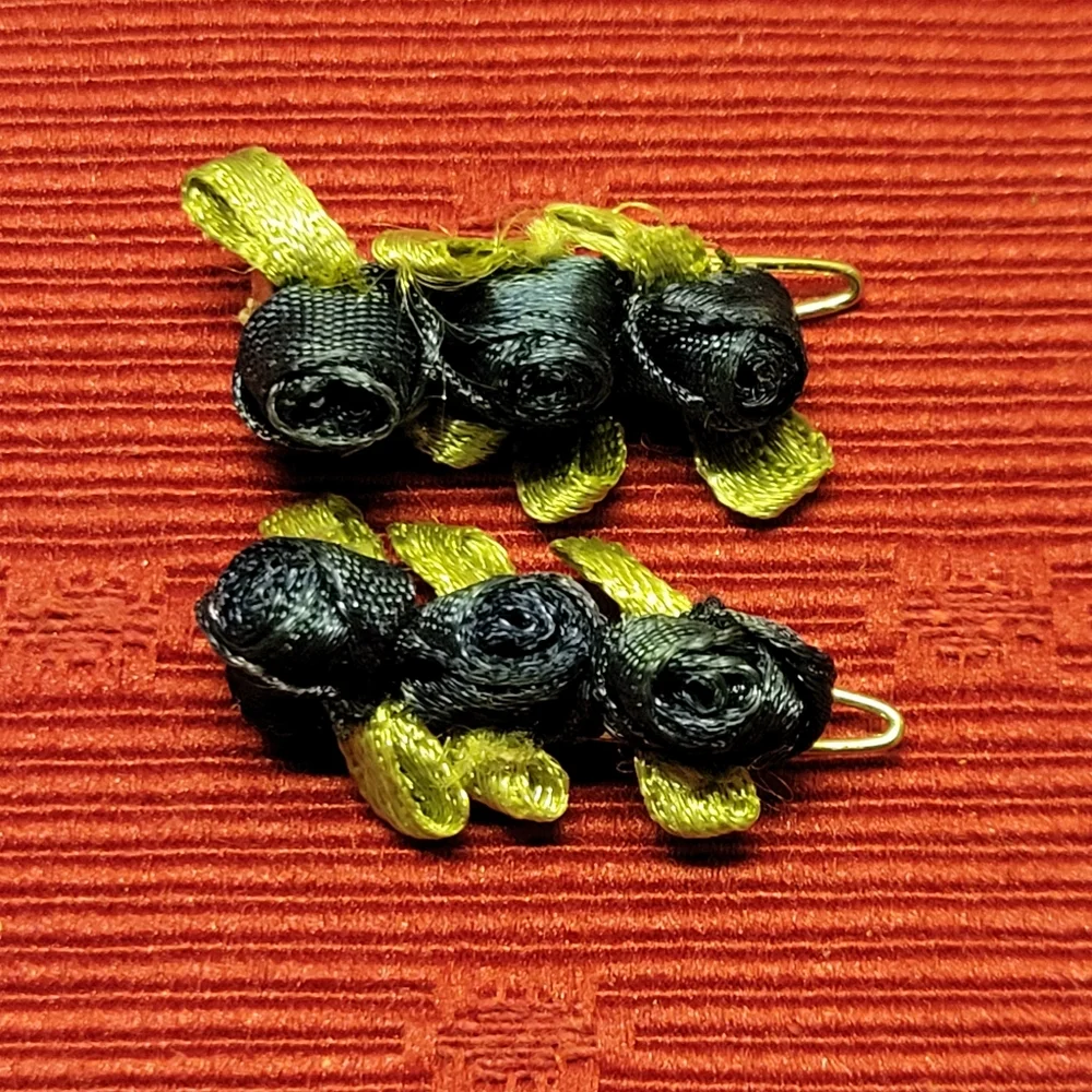Vtg Hair Clips  Barrettes Black Roses Leaves