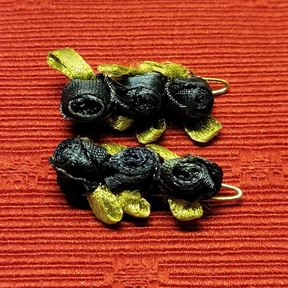 Vtg Hair Clips  Barrettes Black Roses Leaves