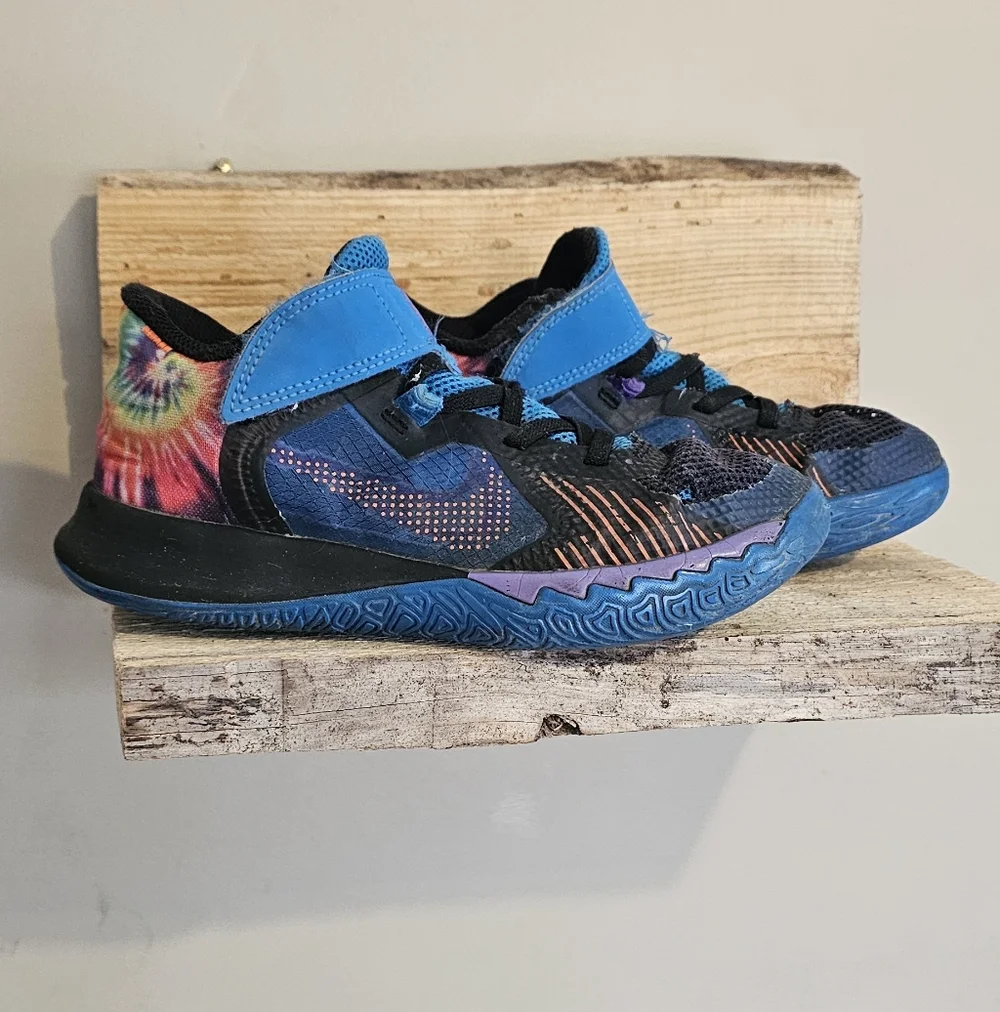 FREE W ANY PURCHASE OVER $8 Nike Kyrie Flytrap 5 Tie Dye Youth Boys Size 1