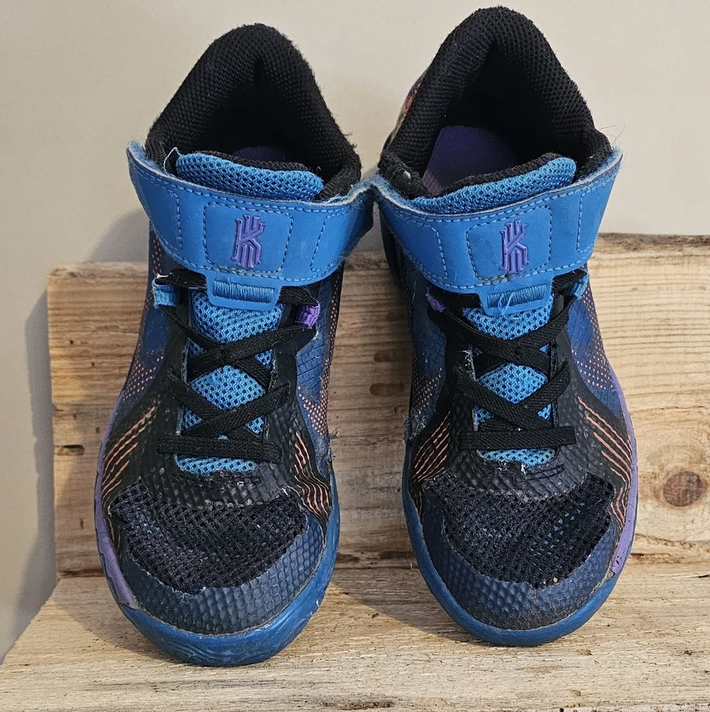 Nike missing flytrap boys
