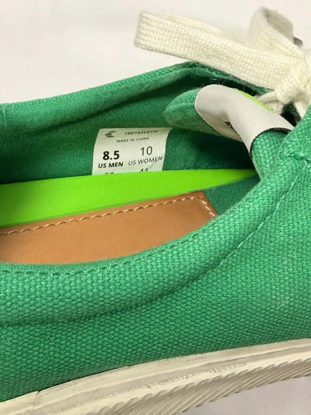 Cariuma OCA Low Green Canvas Sneakers Men's 8.5 / Women's 10