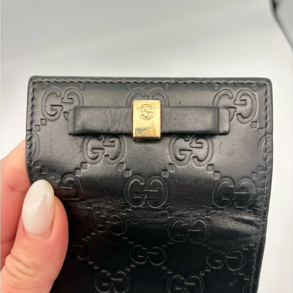 Gucci embossed black has