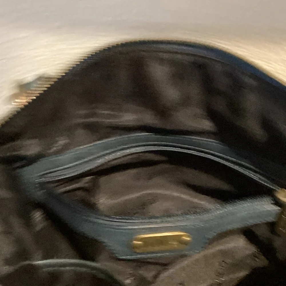 Botkier euc chic
