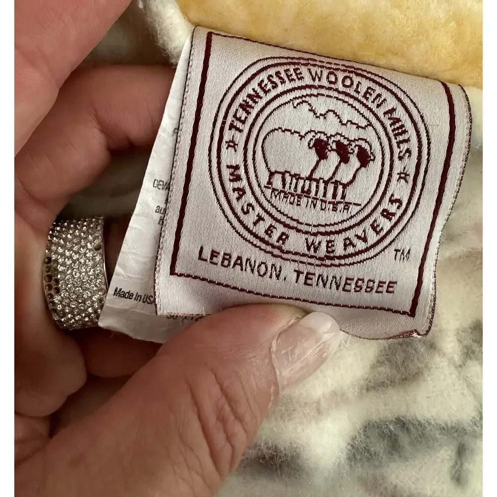 Country Cottage size blanket vtg