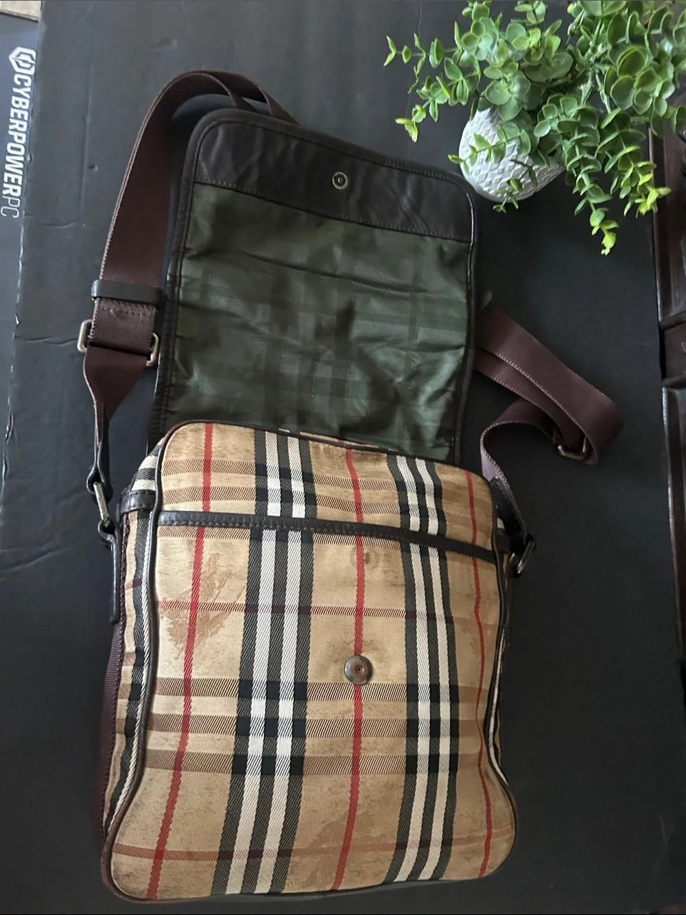 N/A stylish beige