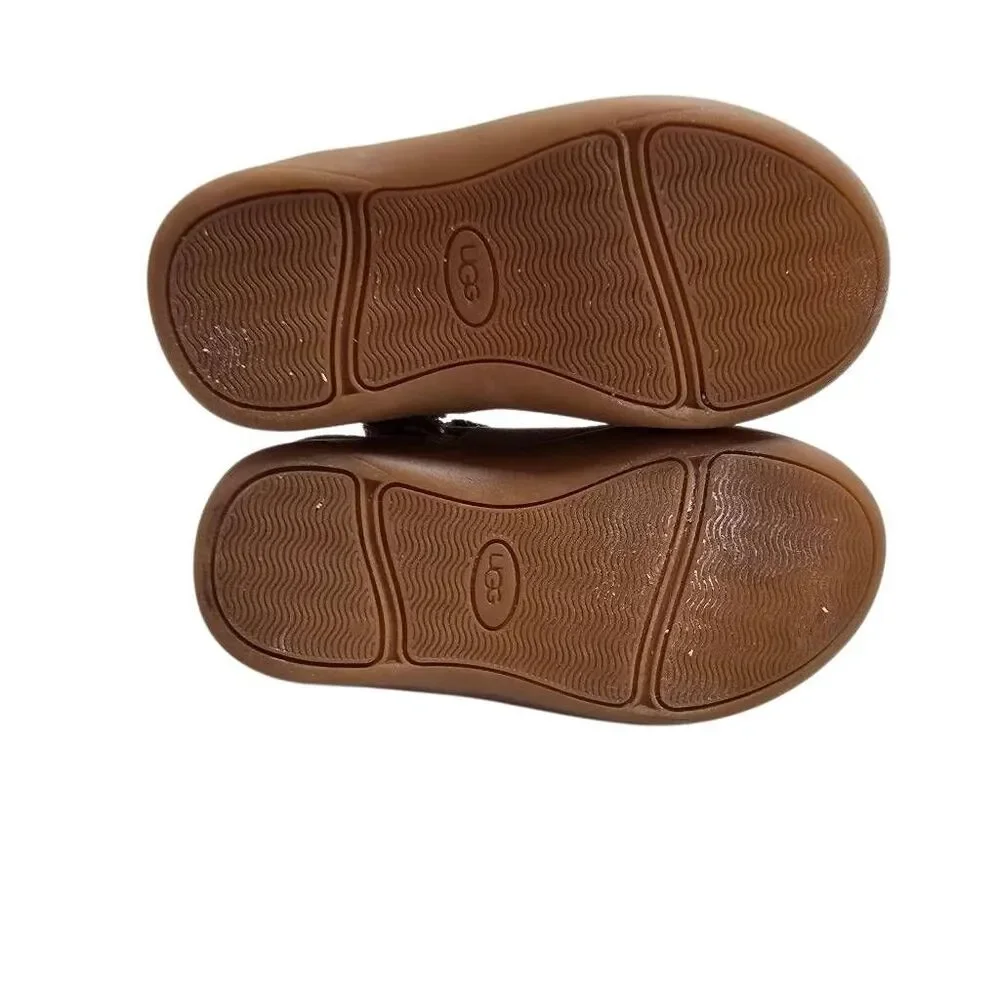 UGG boy side