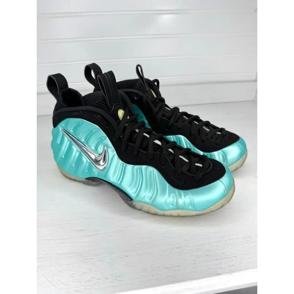 Nike but photographed green”
