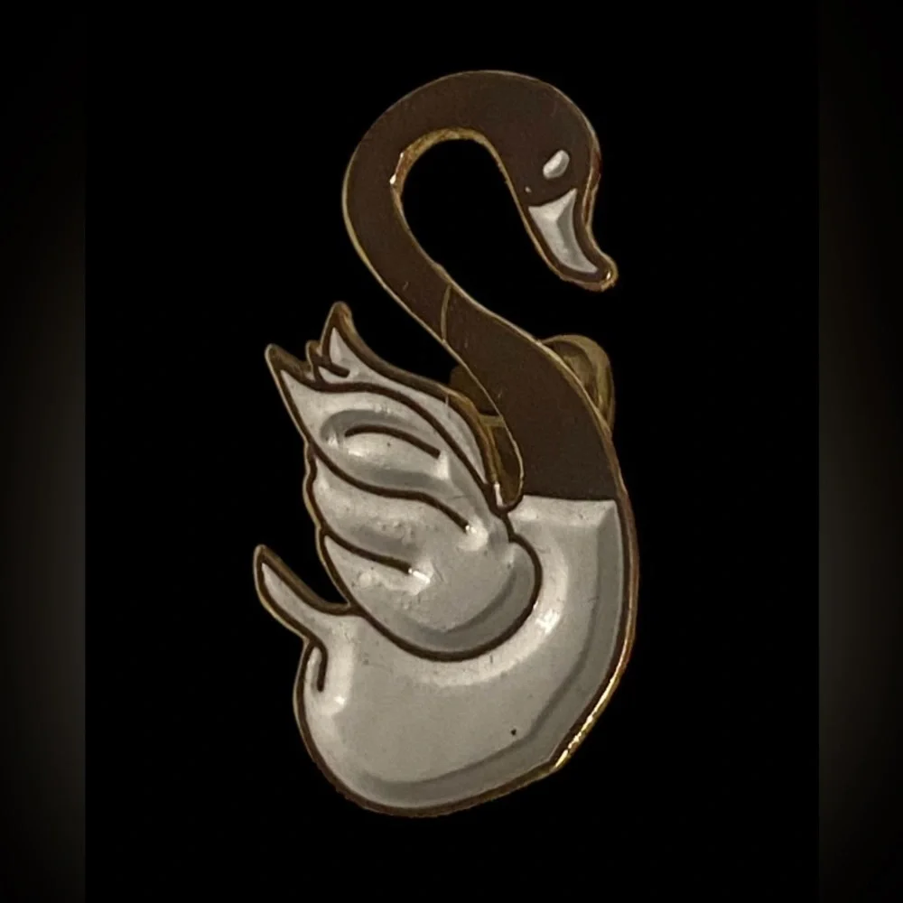 Gold Tone Tone Enamel Swan Pin #7626 💎 SALE