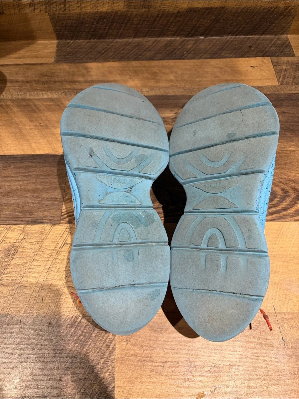 Kane Footwear blue perforations athletic