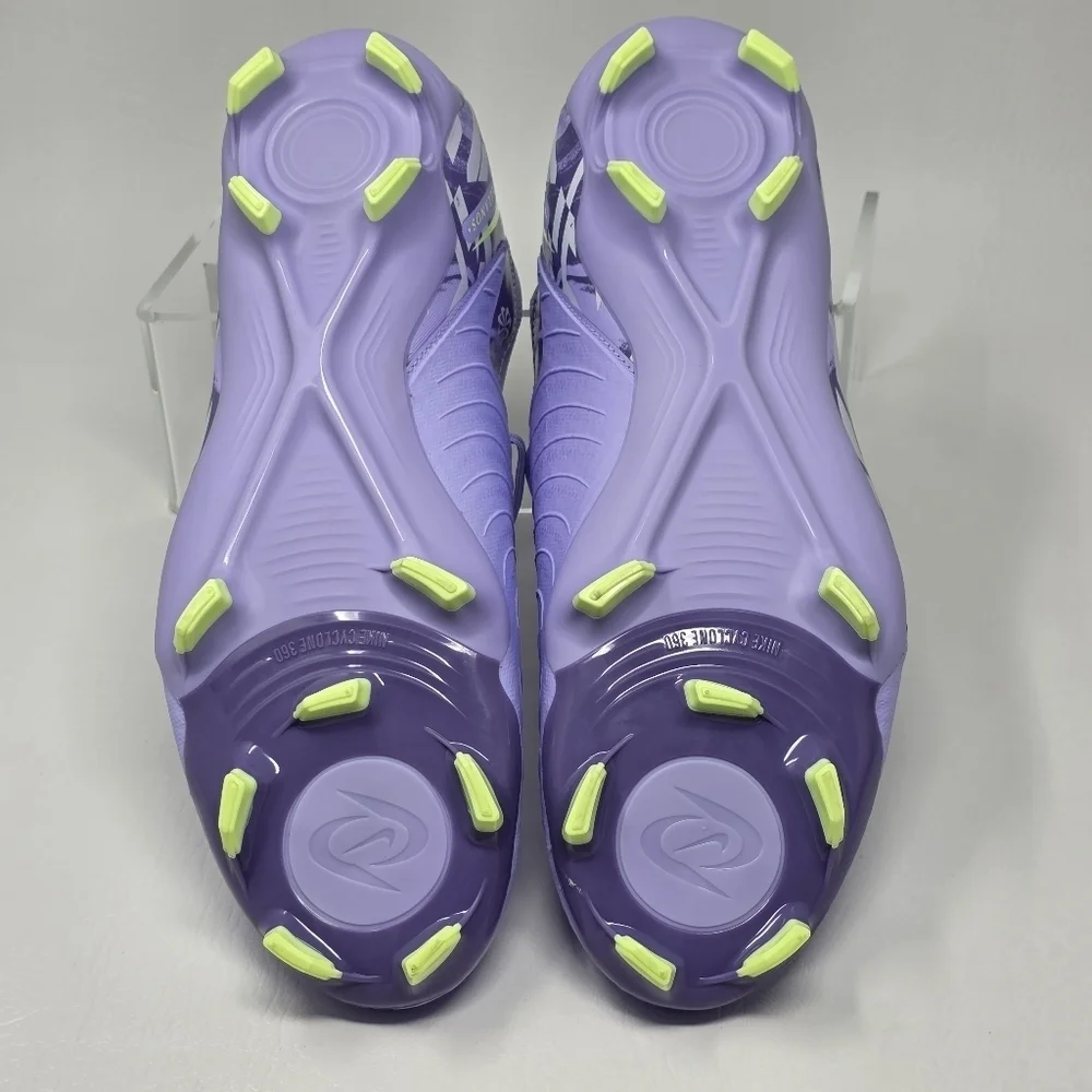Nike cleat ii