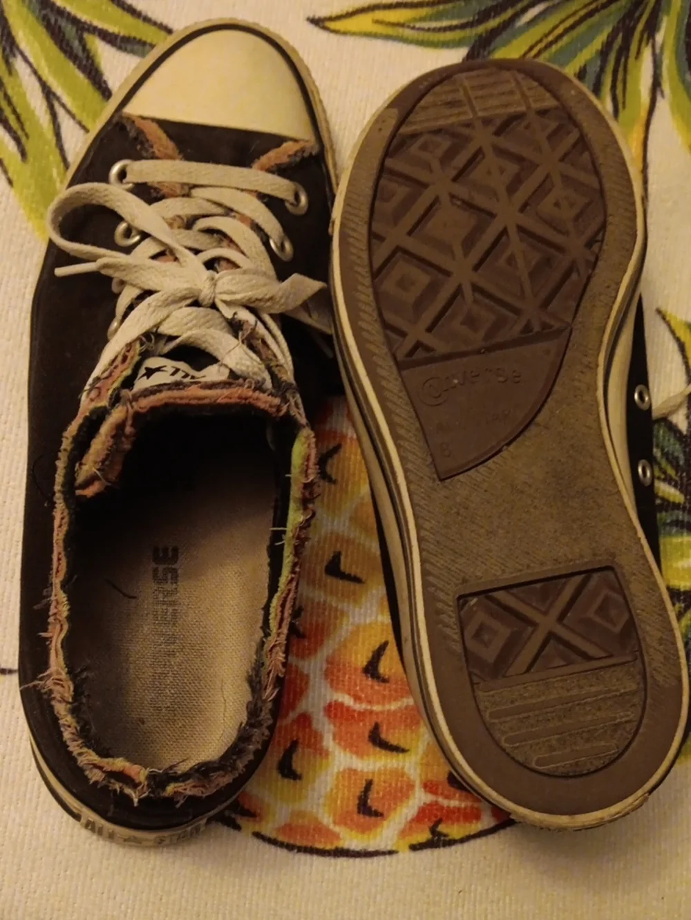 Converse Black With Neon Bordering Mens 8 Women 10 US Size Shoes