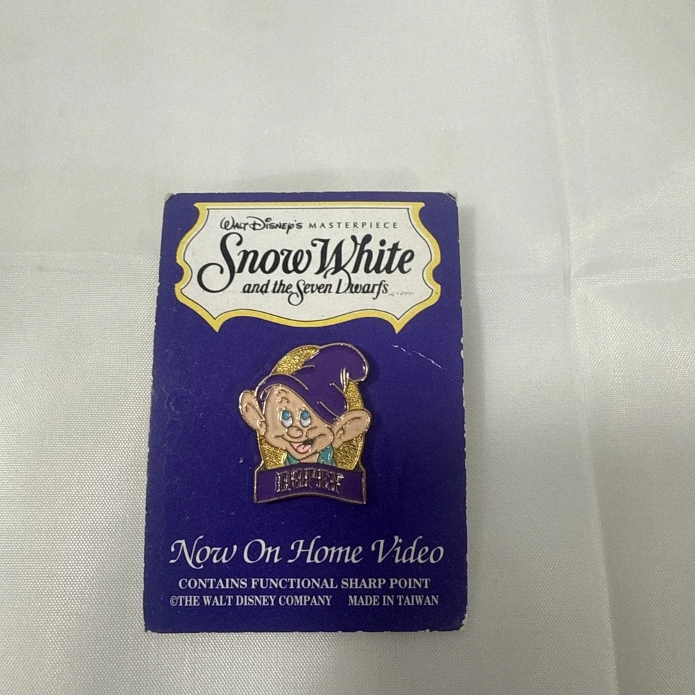 DISNEY STORE SNOW WHITE  SEVEN 7 DWARFS COLLECTORS SET DOPEY SPECIAL EDITION PIN