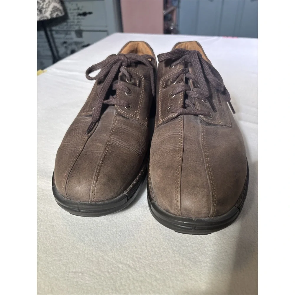 Ecco men stable