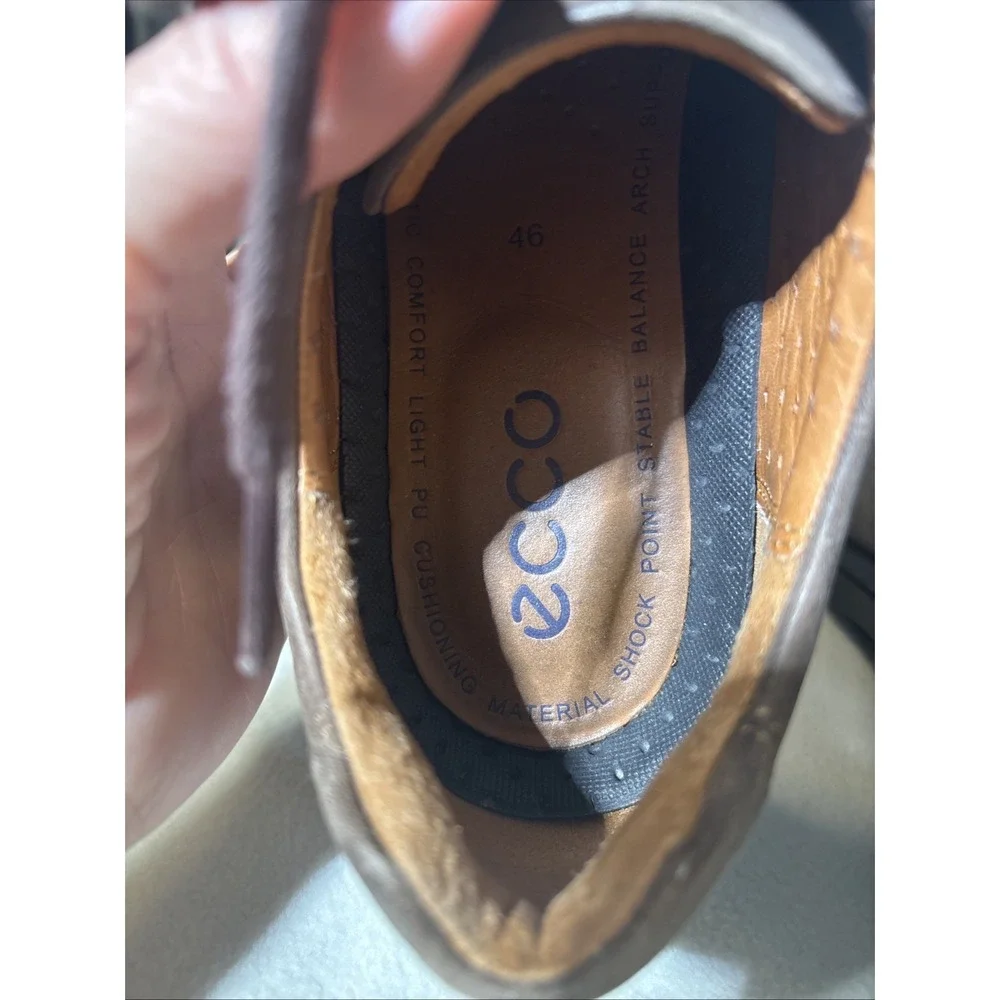 Ecco men stable