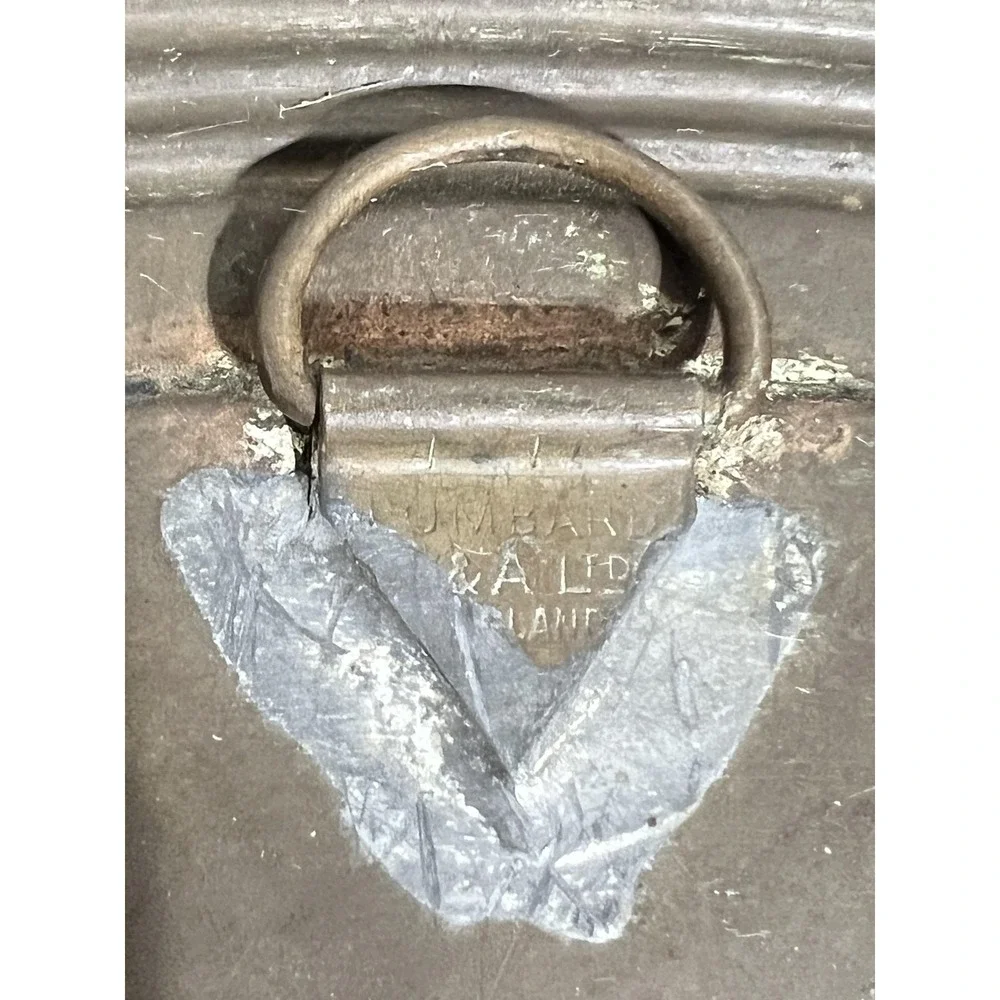 N/A decor cracks raised