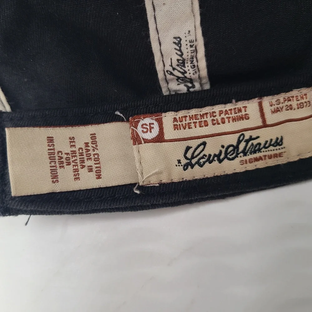 Levis hat seems