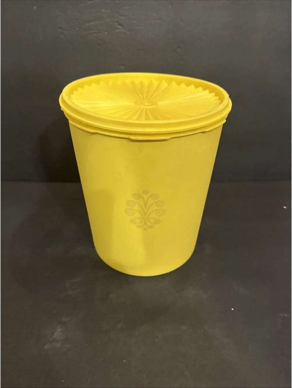 Vintage Tupperware 1970’s Nesting Canister Set Of 4 With Lids
