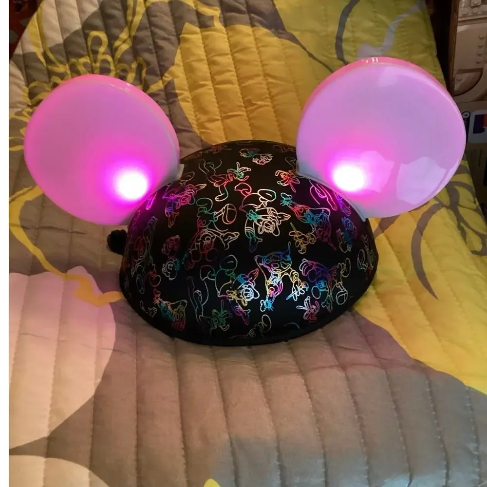 NWOT Disney Parks Made with Magic or Glow with the Show light-up Mickey Ear Hat