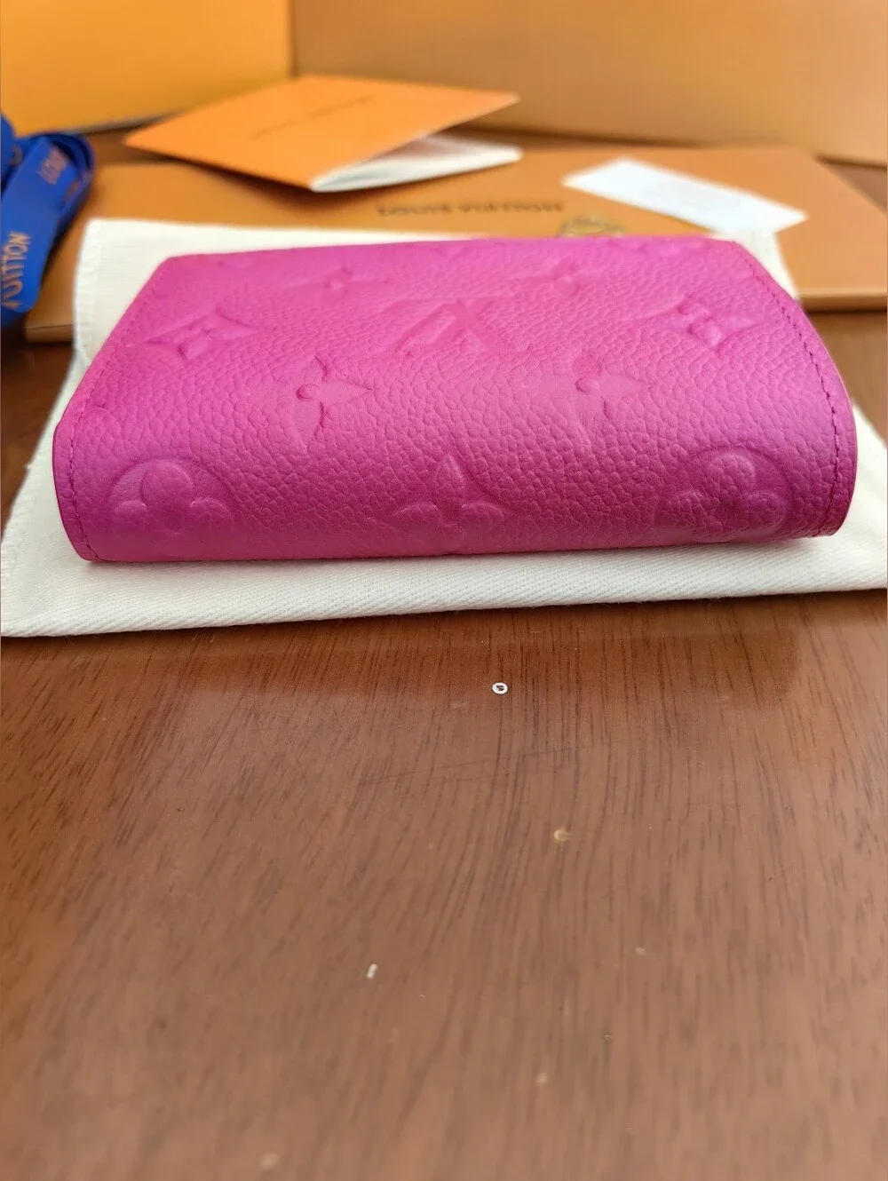 Louis Vuitton compact louis