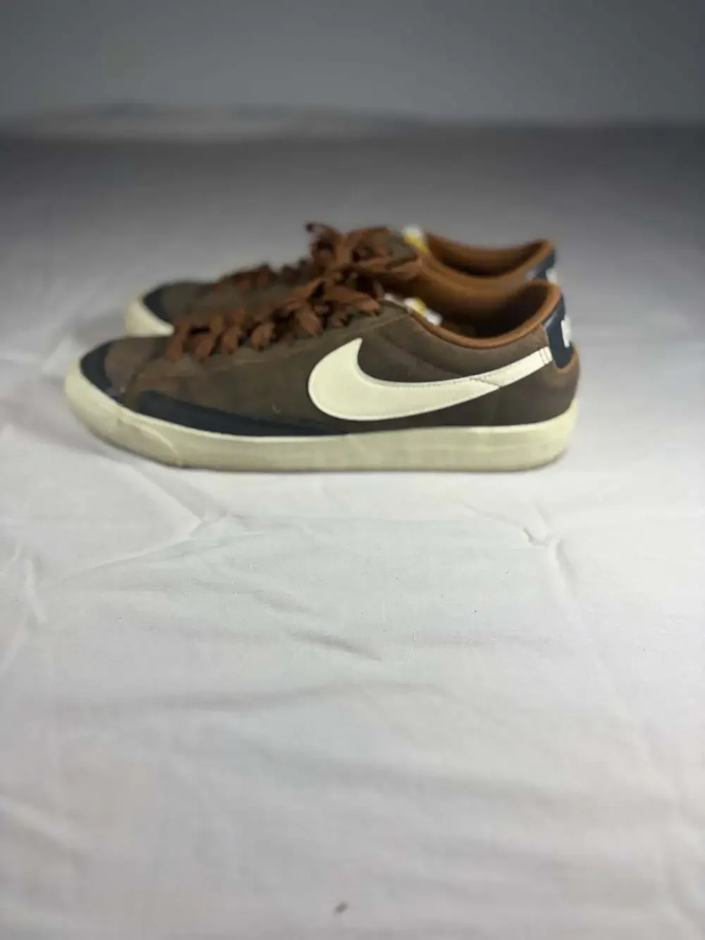 Nike top swoosh