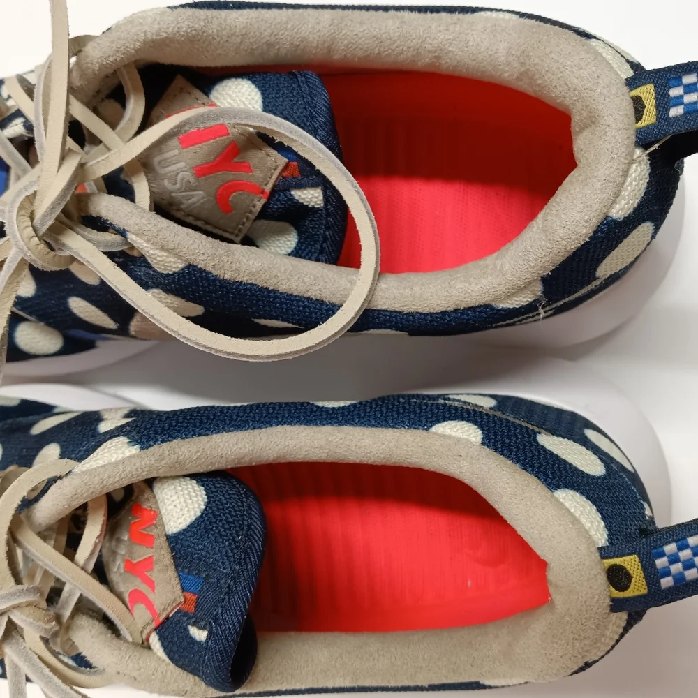 RARE NIKE RosheRun Men's 2014 World Cup Sneaker NYC Edition